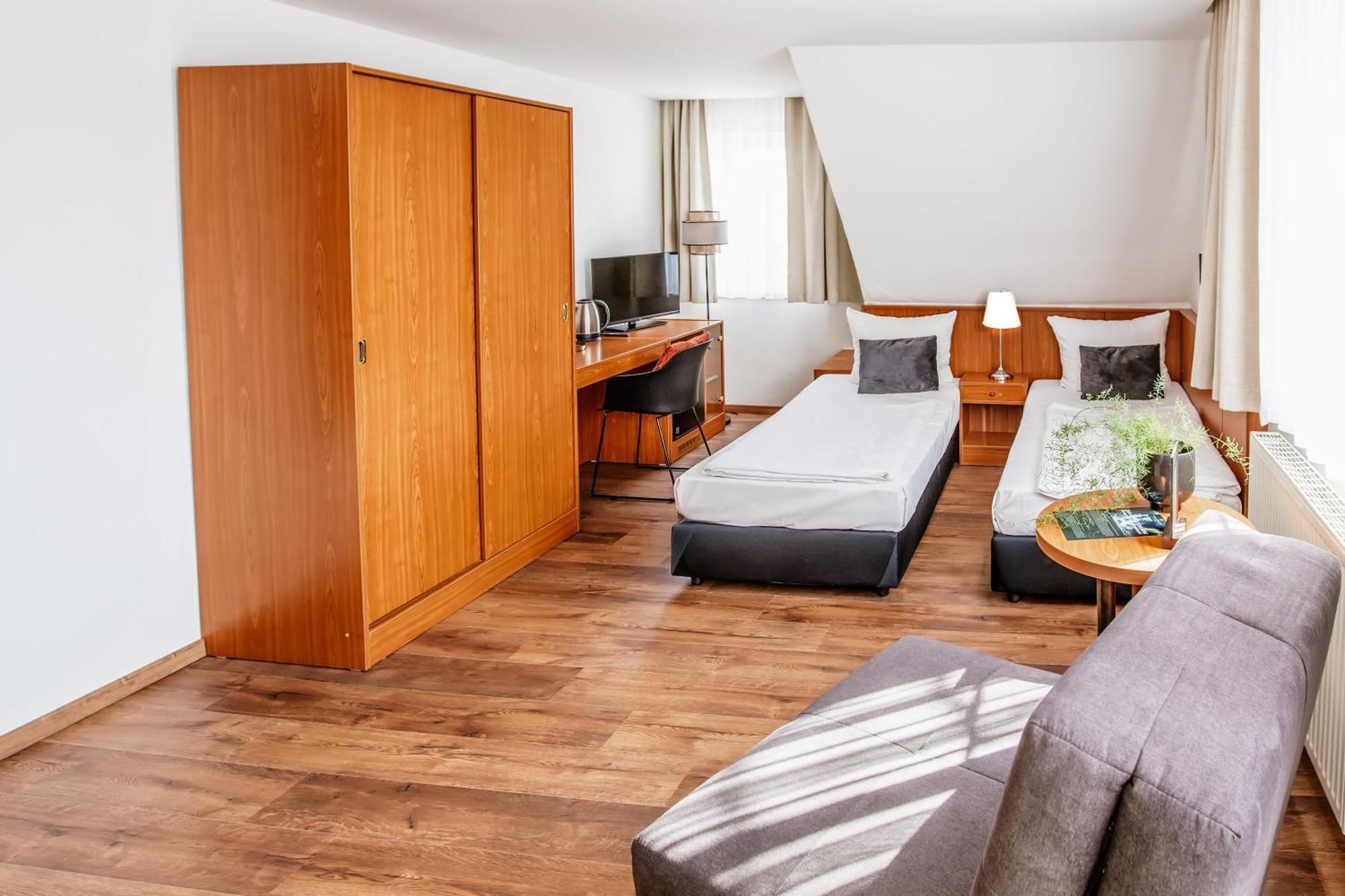 Hotel Und Restaurant Gartenstadt Erfurt Esterno foto