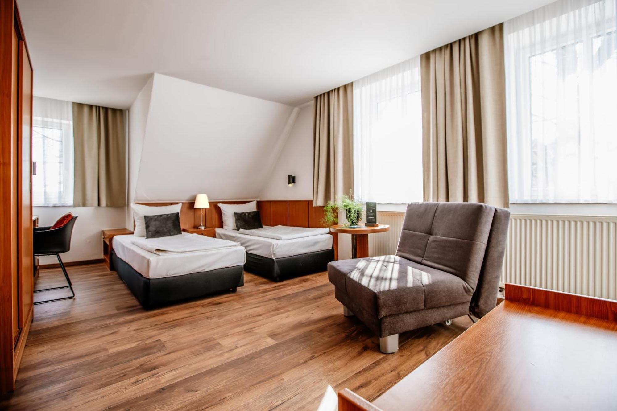 Hotel Und Restaurant Gartenstadt Erfurt Esterno foto