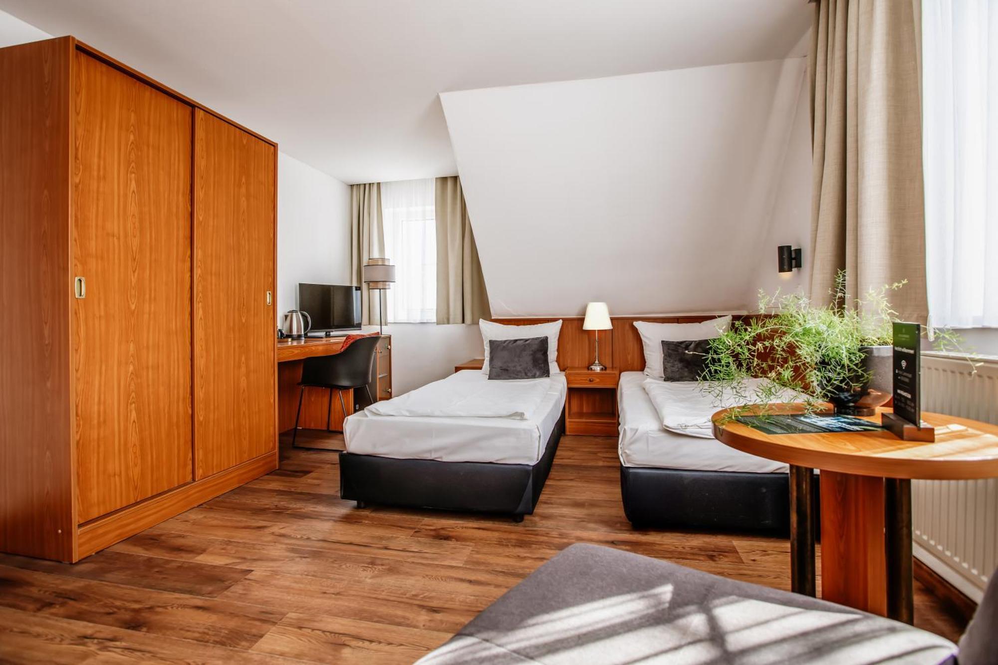 Hotel Und Restaurant Gartenstadt Erfurt Esterno foto