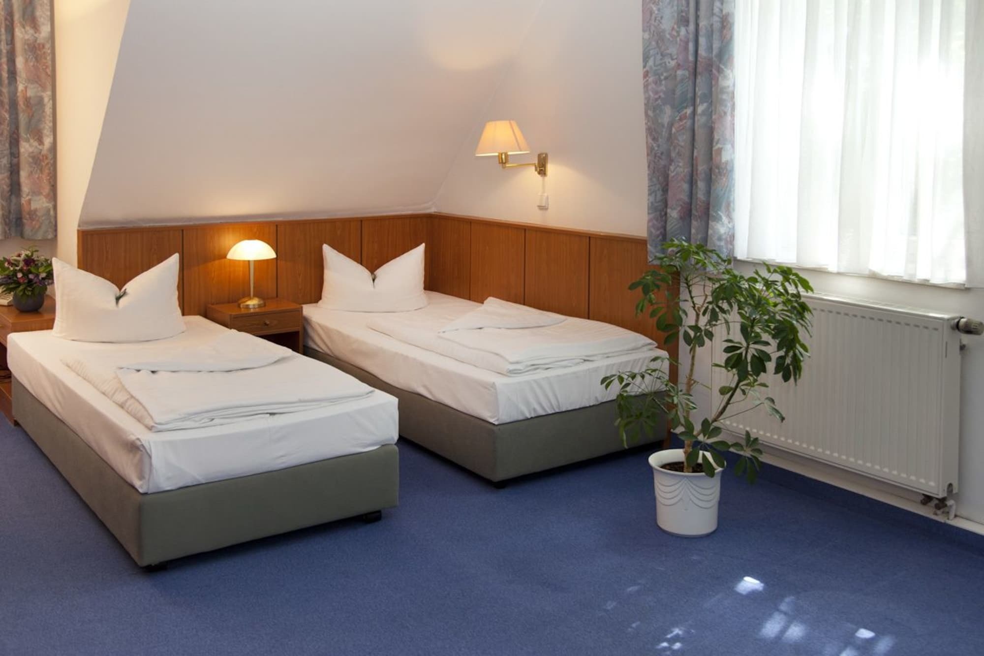 Hotel Und Restaurant Gartenstadt Erfurt Esterno foto